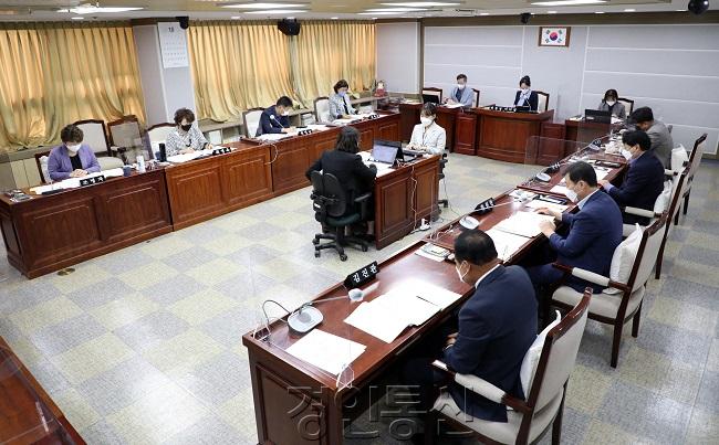 20211018_수원시의회 복지안전위, 소관부서 주요업무 추진실적 점검.jpg